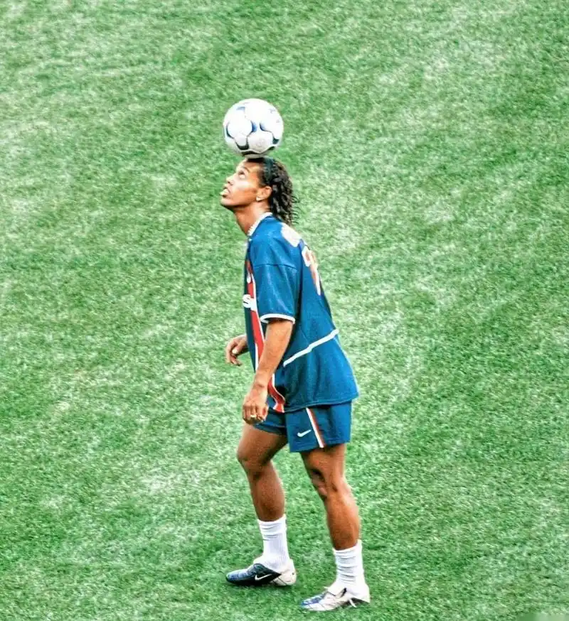 东体：古斯塔沃中超首轮梅开二度，进球献给即将出生的孩子.